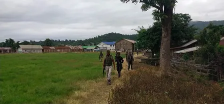 मणिपुर: इंफाल वेस्ट में घरों में आग लगाए जाने के बाद तनाव, सुरक्षा बलों ने बड़ी झड़प को टाल दिया मणिपुर: इंफाल वेस्ट में घरों में आग लगाए जाने के बाद तनाव, सुरक्षा बलों ने बड़ी झड़प को टाल दिया