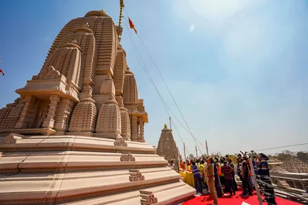 राम मंदिर ट्रस्ट ने आंकड़ों के साथ अफवाहों का किया खंडन, चढ़ावा मामले के बीच भी उमड़ रही श्रद्धालुओं की भीड़
