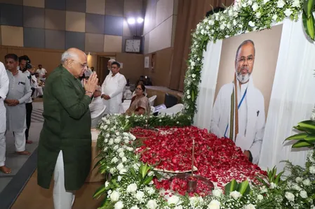 गुजरात के पूर्व मंत्री मोहनसिंह राठवा और विद्या भारती के महेश पाटंगे को मुख्यमंत्री भूपेंद्र पटेल ने दी श्रद्धांजलि
