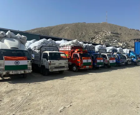 भारत की मानवीय पहल: पाकिस्तान से लौट रहे अफगान शरणार्थियों के पुनर्वास के ल‍िए सौंपे फैमिली टेंट