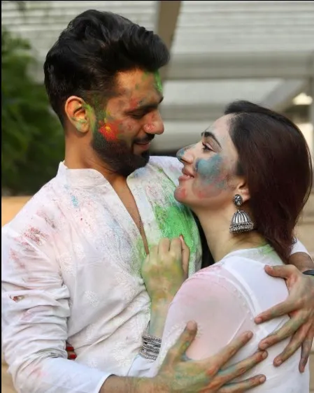 शादी की 5वीं सालगिरह पर दिशा परमार ने पति राहुल वैद्य पर लुटाया प्यार, लिखा-आपके साथ सपनों जैसी जिंदगी