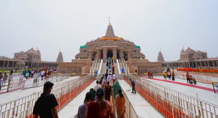 राम मंदिर ट्रस्ट ने जारी कीं नई तस्वीरें, अयोध्या में रामलला के दर्शन के लिए उमड़ रही श्रद्धालुओं की भीड़ राम मंदिर ट्रस्ट ने जारी कीं नई तस्वीरें, अयोध्या में रामलला के दर्शन के लिए उमड़ रही श्रद्धालुओं की भीड़