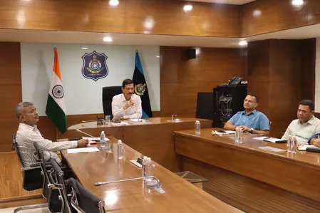 गुजरात में भारी बारिश का अलर्ट, डीजीपी ने पुलिस को दिए कई अहम निर्देश गुजरात में भारी बारिश का अलर्ट, डीजीपी ने पुलिस को दिए कई अहम निर्देश