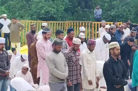 मध्य प्रदेश: कड़ी सुरक्षा के बीच भोजशाला कॉम्प्लेक्स के पास अदा हुई जुमे की नमाज मध्य प्रदेश: कड़ी सुरक्षा के बीच भोजशाला कॉम्प्लेक्स के पास अदा हुई जुमे की नमाज