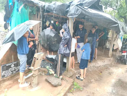 गुजरात: भारी बारिश की चेतावनी के बाद लोगों को सुरक्षित जगहों पर पहुंचाया गया, स्कूल बंद किए गए