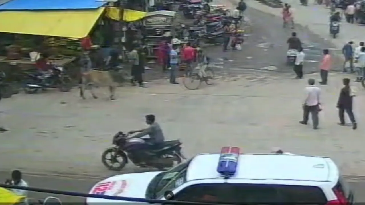 In broad daylight, right in front of Dial-112