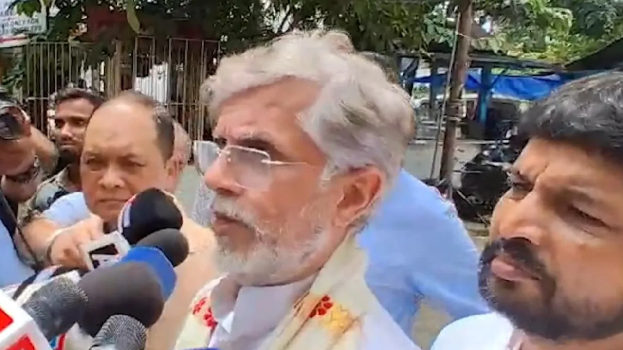 PawanKheraappearsbeforeAssamPolice PawanKheraappearsbeforeAssamPolice