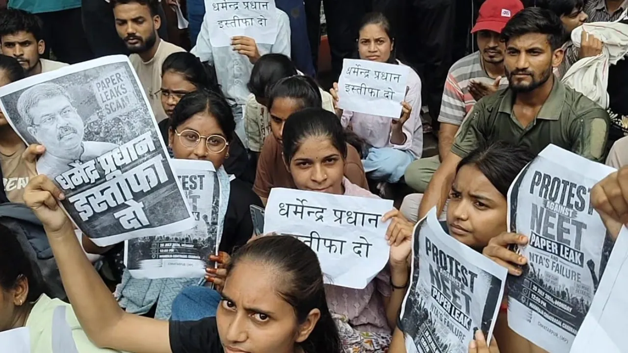 Peaceful protest by students in Chhatarpur