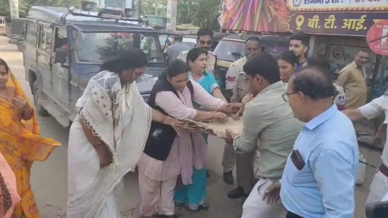 The Mahila Congress in Satna The Mahila Congress in Satna