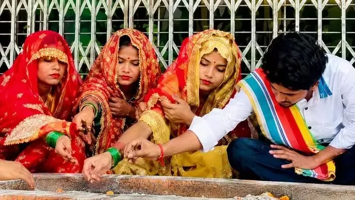 Three Sister Marrige Three Sister Marrige