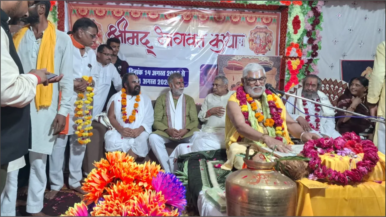 तीस साल बाद दिव्य स्थान पर पहुंचे मंत्री प्रहलाद पटेल, संत चरणों के किए दर्शन