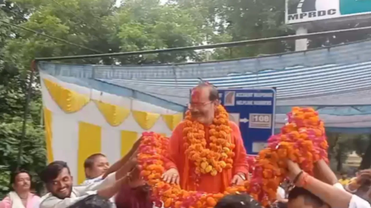 arvindpateriyaanddlowersandjal