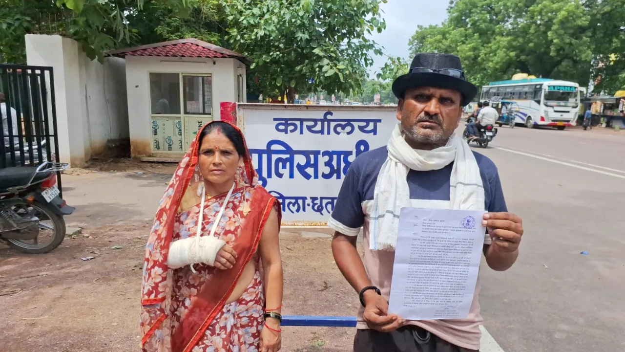 छतरपुर जिला अस्पताल में मारपीट हुई, हाथ टूटा, कोतवाली पुलिस ने उल्टा पीड़ित पर दर्ज की एफआईआर