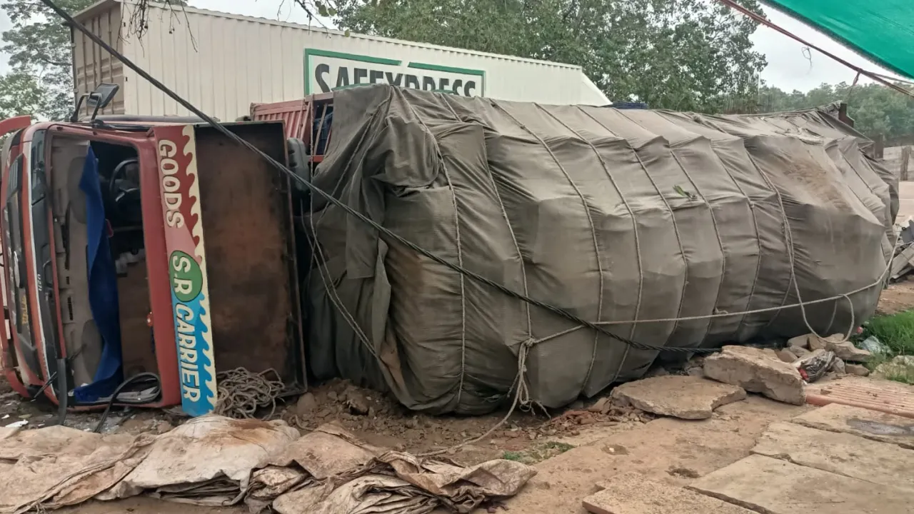Eicher truck loaded with bananas