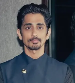 सिद्धार्थ ने खोला राज: मिग कॉकपिट में ट्रेनिंग थी मुश्किल, बोले- 'एक कुर्सी से भी छोटा है'