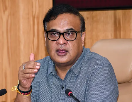 असम में बाढ़ राहत के नाम पर चंदा वसूली पर सख्ती, सीएम हिमंत सरमा ने पुलिस को दिए कार्रवाई के निर्देश