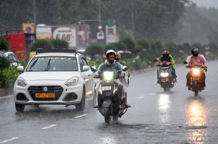 अगस्त में भारत में दोपहिया वाहनों की खुदरा बिक्री में दर्ज की गई करीब 20 प्रतिशत की जोरदार वृद्धि: रिपोर्ट अगस्त में भारत में दोपहिया वाहनों की खुदरा बिक्री में दर्ज की गई करीब 20 प्रतिशत की जोरदार वृद्धि: रिपोर्ट