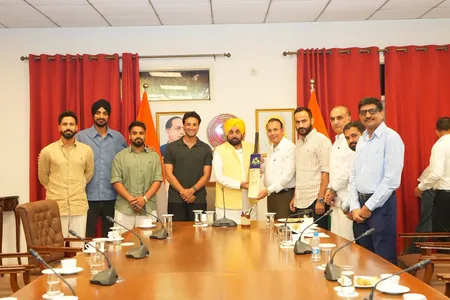 मुख्यमंत्री भगवंत मान ने की शेर-ए-पंजाब टी20 कप के खिलाड़ियों संग मुलाकात, अभिषेक-अर्शदीप भी रहे मौजूद