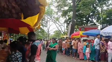 मुंबई : सावन के दूसरे सोमवार पर तुंगारेश्वर समेत वसई-विरार के सभी मंदिरों में उमड़ा आस्था का सैलाब मुंबई : सावन के दूसरे सोमवार पर तुंगारेश्वर समेत वसई-विरार के सभी मंदिरों में उमड़ा आस्था का सैलाब