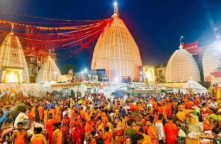 श्रावणी मेले के दौरान बाबा बैद्यनाथ धाम में तीर्थयात्रियों का उमड़ा हुजूम