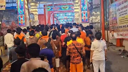 वाराणसी : सावन शिवरात्रि पर बाबा काशी विश्वनाथ के दरबार में भक्तों सैलाब, 'हर-हर महादेव' से गूंजा धाम