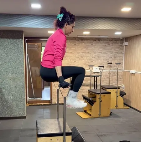 गौतमी कपूर ने शेयर किया वर्कआउट वीडियो, बोलीं- 'शरीर के साथ ध्यान की भी परीक्षा'