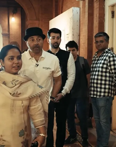 बेटे करण संग सनी देओल ने जाना बंटवारे का सच, कहा-नई पीढ़ी को समझना चाहिए