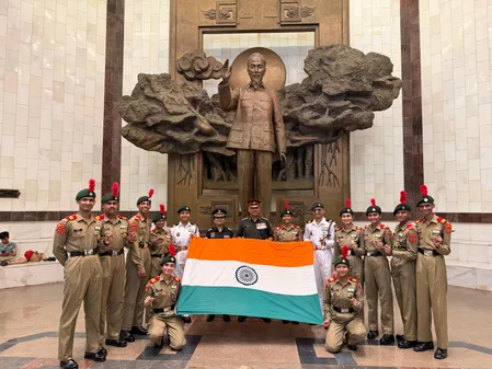 भारतीय एनसीसी प्रतिनिधिमंडल ने वियतनाम में प्रेसिडेंशियल पैलेस का किया दौरा, हो ची मिन्ह को दी श्रद्धांजलि