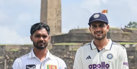 गाले टेस्ट: भारत ने टॉस जीत चुनी बल्लेबाजी, श्रीलंका के लिए केशर नुवांथा का डेब्यू गाले टेस्ट: भारत ने टॉस जीत चुनी बल्लेबाजी, श्रीलंका के लिए केशर नुवांथा का डेब्यू