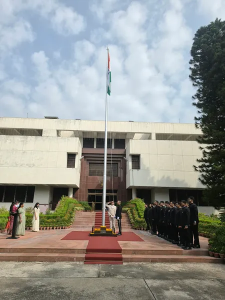फ्रांस के राष्ट्रपति ने दी स्वतंत्रता दिवस की शुभकामनाएं, पाकिस्तान स्थित भारतीय उच्चायोग में भी लहराया गया तिरंगा