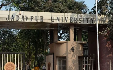 जादवपुर विश्वविद्यालय में एसएफआई-एबीवीपी कार्यकर्ताओं के बीच झड़प, कैंपस में तनाव, कई छात्र अस्पताल में भर्ती जादवपुर विश्वविद्यालय में एसएफआई-एबीवीपी कार्यकर्ताओं के बीच झड़प, कैंपस में तनाव, कई छात्र अस्पताल में भर्ती