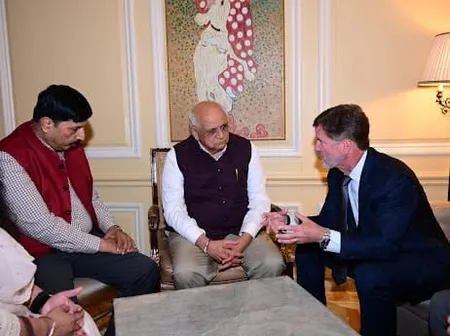 बहुराष्ट्रीय खुदरा निगम के साथ लघु एवं मध्यम उद्यमों और कारीगरों को वैश्विक बाजारों तक ले जाने के लिए रोडमैप पर चर्चा