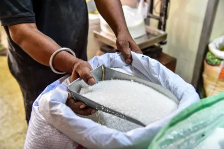 देश में चीनी की कोई कमी नहीं, कुछ हफ्तों में कम होंगी कीमतें: इस्मा