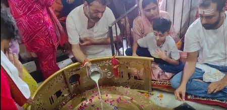 सावन के आखिरी सोमवार पर देशभर के शिव मंदिरों में उमड़ा श्रद्धालुओं का सैलाब, जलाभिषेक के साथ की पूजा-अर्चना