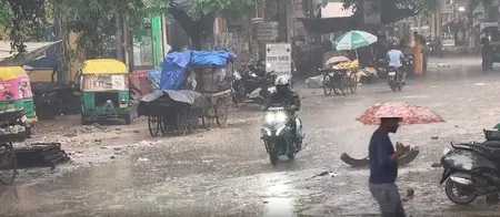 दिल्ली-एनसीआर में सोमवार को हुई जमकर बारिश, राजधानी के कई जिलों में रेड अलर्ट