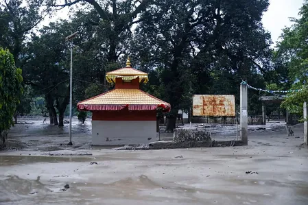 रसुवा के प्रभावित इलाकों में राहत और बचाव अभियान तेज, सेना-पुलिस की टीमें लापता लोगों की तलाश में जुटीं: नेपाल पीएमओ रसुवा के प्रभावित इलाकों में राहत और बचाव अभियान तेज, सेना-पुलिस की टीमें लापता लोगों की तलाश में जुटीं: नेपाल पीएमओ