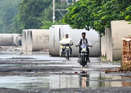 दिल्ली-एनसीआर में मौसम का मिजाज बदला, आज भी होगी बारिश, पूरे हफ्ते बादलों की आवाजाही जारी दिल्ली-एनसीआर में मौसम का मिजाज बदला, आज भी होगी बारिश, पूरे हफ्ते बादलों की आवाजाही जारी