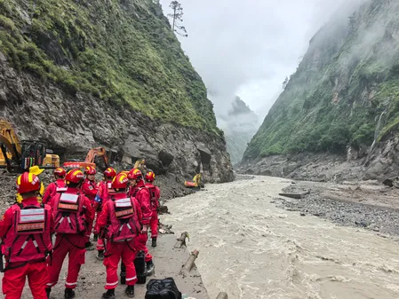 ग्लेशियर टूटने से आई अचानक बाढ़ तक: तिब्बत आपदा ने चीन की चुप्पी पर उठाए सवाल