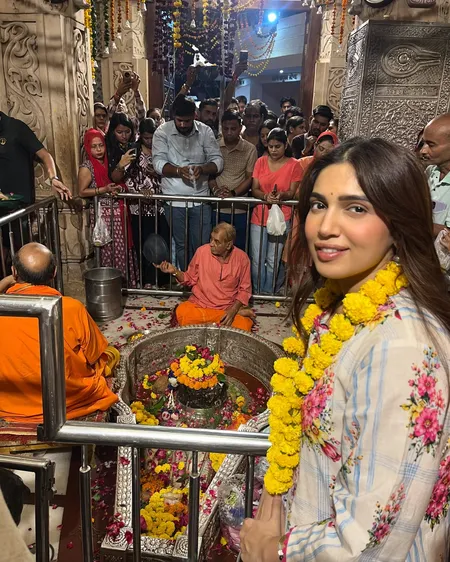 ग्वालियर के अचलेश्वर महादेव मंदिर पहुंचीं भूमि पेडनेकर, भगवान शिव की पूजा-अर्चना की