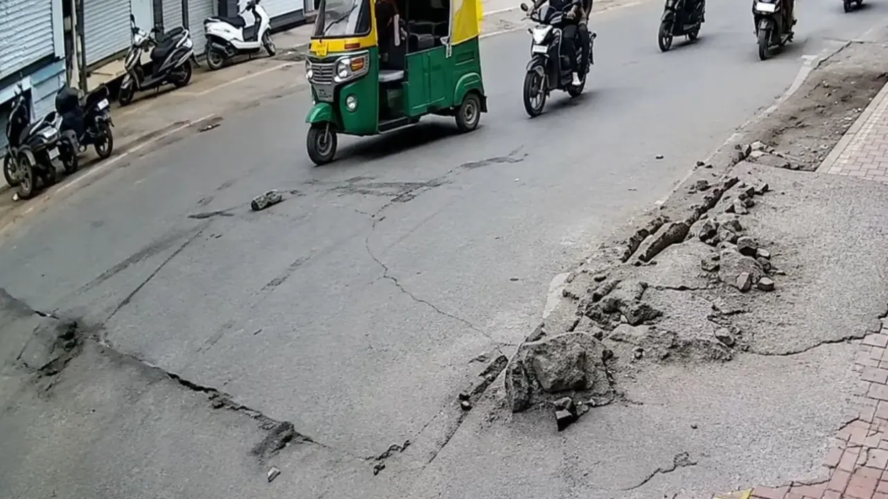 indoreroadjaamanddhansainside