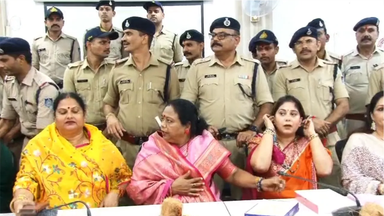 PolicepersonnelonRakshaBandhan