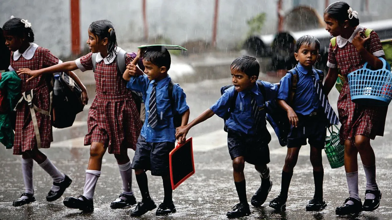 studentsgoingschoolinrain