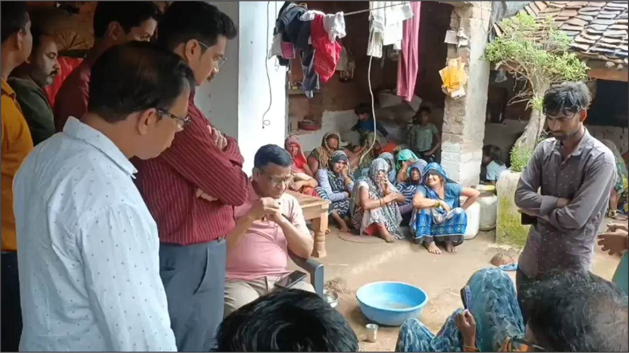 छतरपुर में एक ही परिवार की तीन बच्चियों की संदिग्ध मौत, दफन शव निकलवाकर जांच शुरू