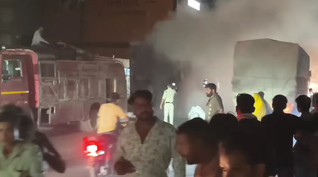 TruckFireinChhatarpur