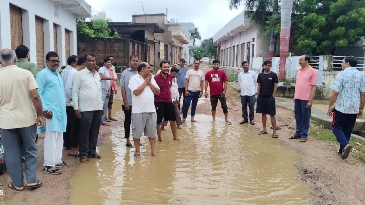15 साल बाद भी अधूरे हैं ‘सिल्वर सिटी’ के सपने, मूलभूत सुविधाओं को तरसे रहवासी