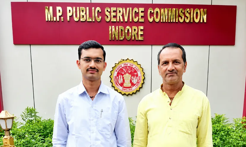 रिश्तेदारों से कर्ज लेकर पिता ने इंदौर भेजा था, बेटे ने असिस्टेंट प्रोफेसर परीक्षा में हासिल की प्रदेश में 7वीं रैंक