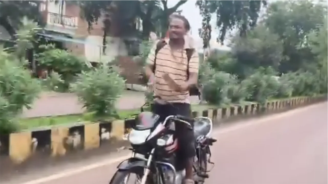 नौगांव में बाइक सवार का खतरनाक स्टंट, वीडियो सोशल मीडिया पर वायरल