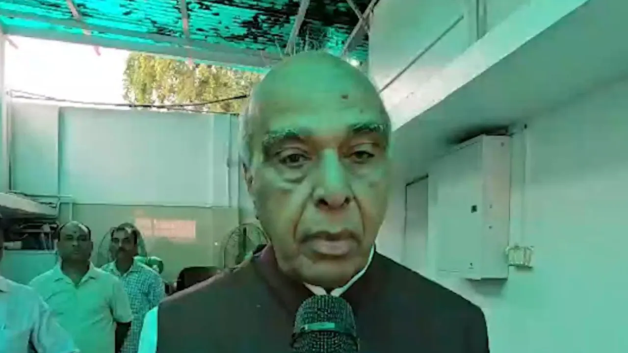 अखिलेश यादव और कितनी गिराएंगे राजनीति की गरिमा, 2027 में जनता देगी जवाब : जगदंबिका पाल