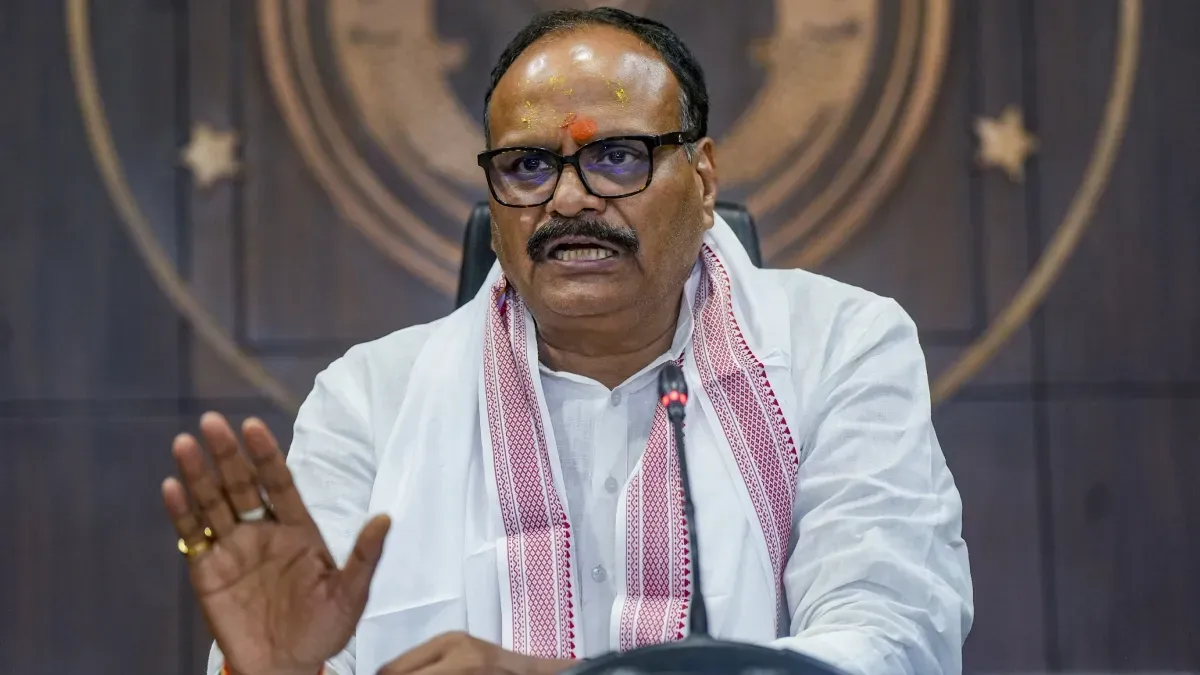 UP के डिप्टी CM ब्रजेश पाठक का अजीबोगरीब बयान, बोले—'दोपहर में बच्चों के साथ रहो, रुपया अपने घर का