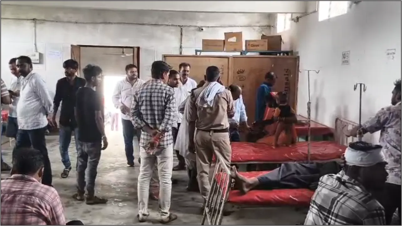 50 यात्रियों से भरी बस खाई में पलटी, करीब 15 यात्री घायल